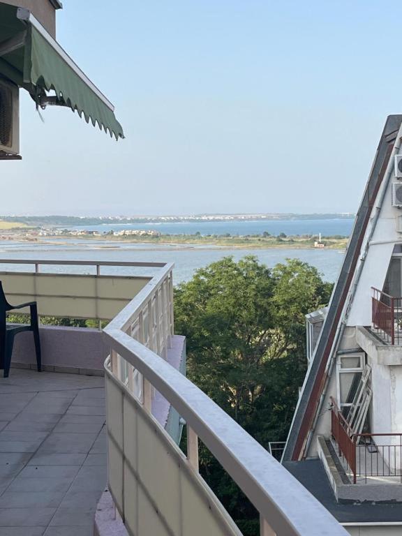 Apartment Happy Holiday 2 Burgas City Exterior foto